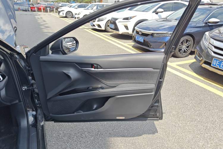 Used Toyota Camry 2023 2.0GVP Premier Edition
