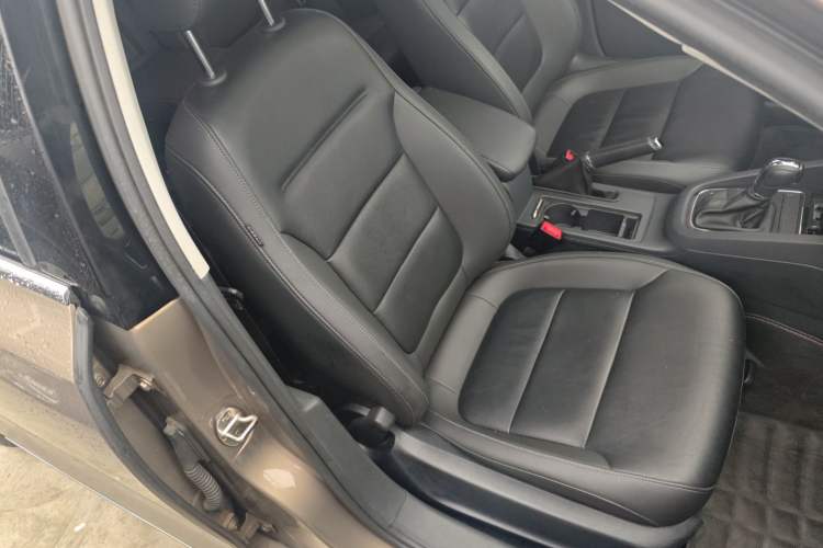 Used Volkswagen Sagitar 2015 1.6L Automatic Comfort Model
