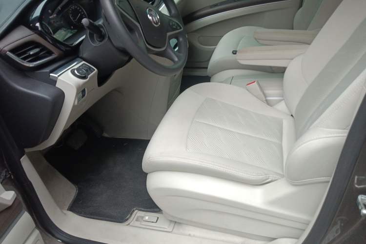 Used Buick GL8 2023 Land Executive Class Comfort Model
