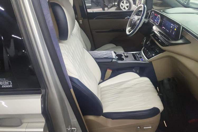 Used Buick GL8 2021 ES Land Cruiser 653T Luxury Edition