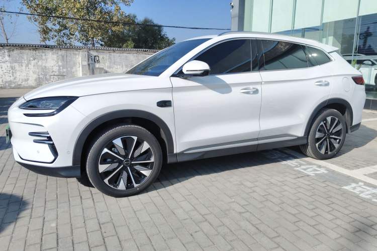 Used BYD Song PLUS New Energy 2025 EV Smart Drive Edition 605km Flagship Model
