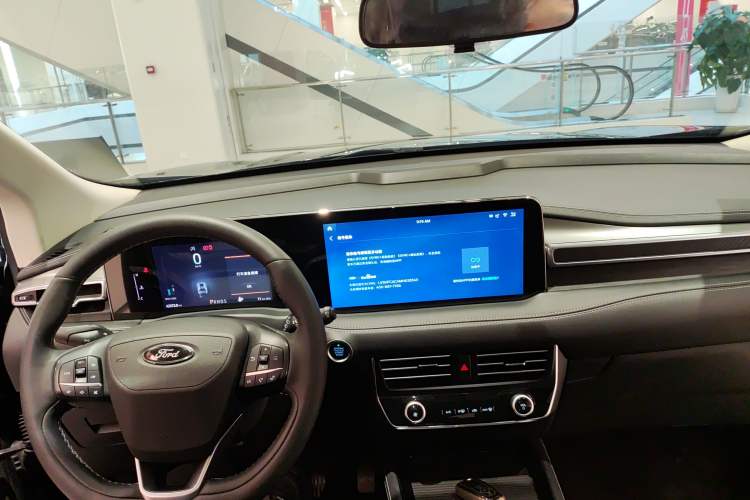 Used Ford Edge 2021 PLUS EcoBoost 245 Two-Wheel-Drive Platinum Edition 5 Seats
