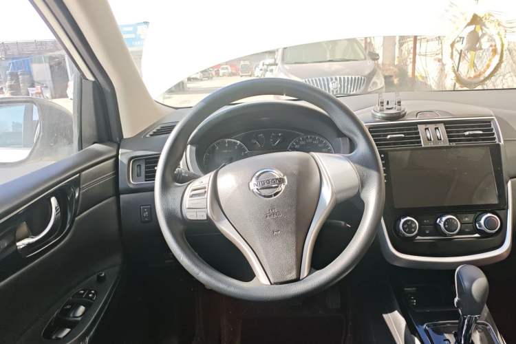 Used Nissan Tiida 2016 1.6L CVT Cool Dynamic Edition
