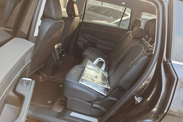 Used Volkswagen Teramont 2025 Tiguan Pro 450TSI 4Motion Crosswind Edition
