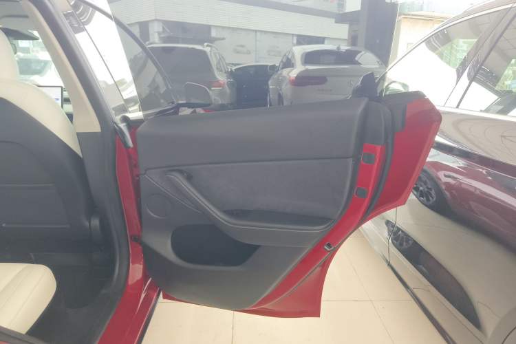 Used Tesla Model Y 2021 Long-Range All-Wheel-Drive Version 3D7