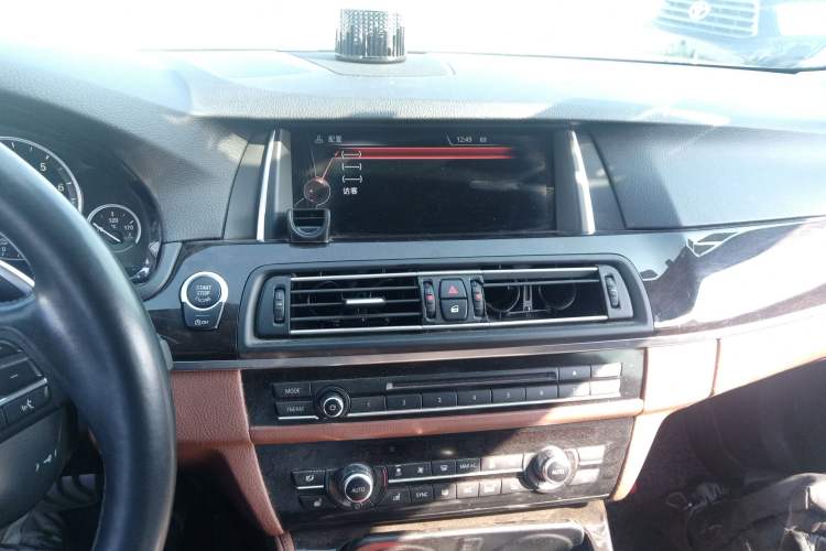 Used BMW 5 Series 2015 535Li Leading Model
