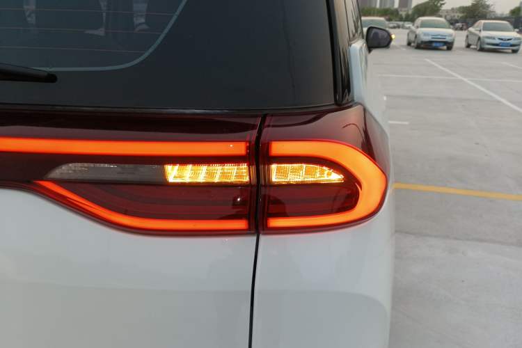 Used GAC Trumpchi M6 2019 270T DCT Luxury Edition (7-seater) China VI
