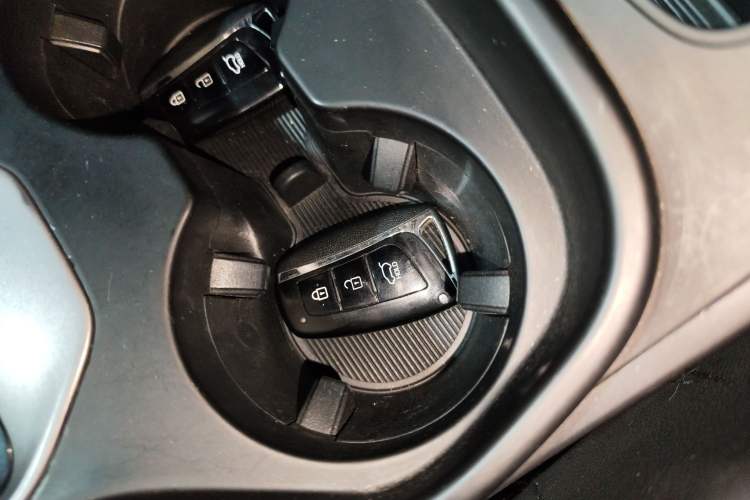 Used Hyundai Santa Fe 2015 2.4L Automatic Two-Wheel Drive Smart Version 5 Seats
