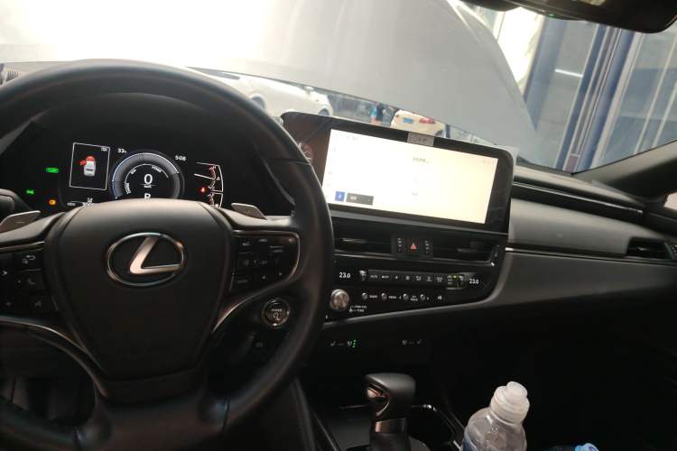 Used Lexus ES 2022 300h Excellence Edition
