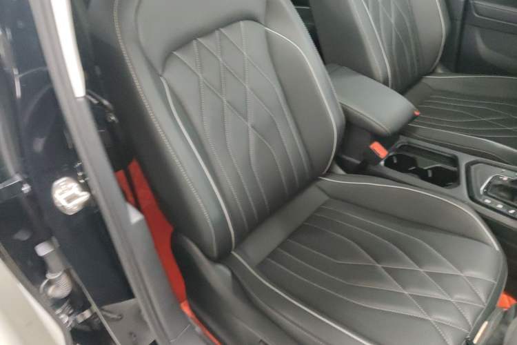 Used Volkswagen Tiguan L 2022 330TSI Automatic Two-Wheel Drive R-Line Enhanced Edition
