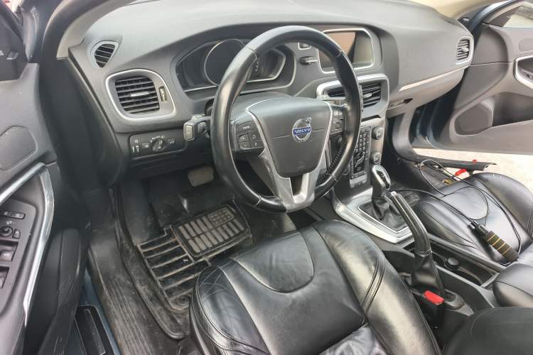 Used Volvo V40 2013 2.0T Zhiya Edition
