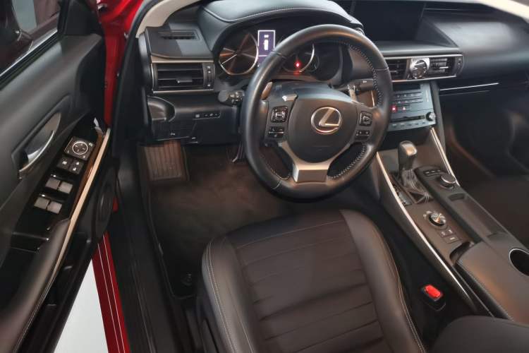 Used Lexus IS 2017 300 Leading Edition
