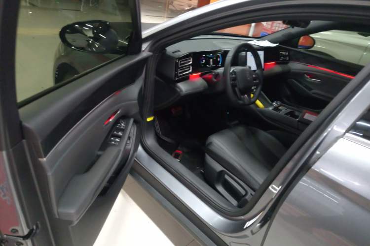 Used BYD Qin L 2024 DM-i 80KM Leading Model
