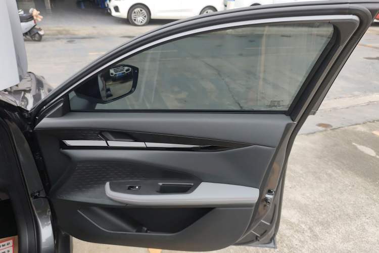 Used Changan UNI-V 2022 1.5T Prestige Version