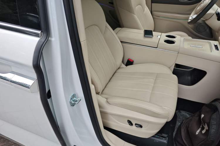 Used VOYAH Dream 2025 PHEV Four-Wheel Drive Prestige Kunpeng Edition
