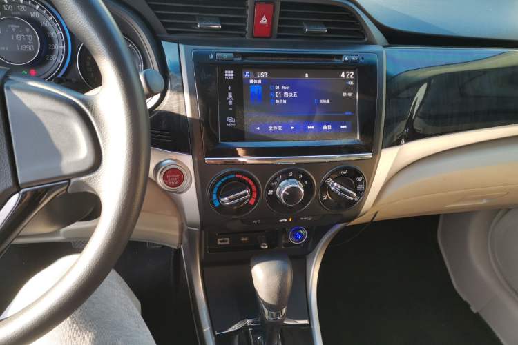 Used Honda Crider 2015 1.8L automatic luxury edition
