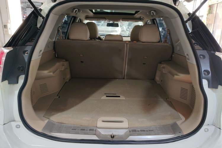 Used Nissan X-Trail 2014 2.5L CVT Leading Edition 4WD
