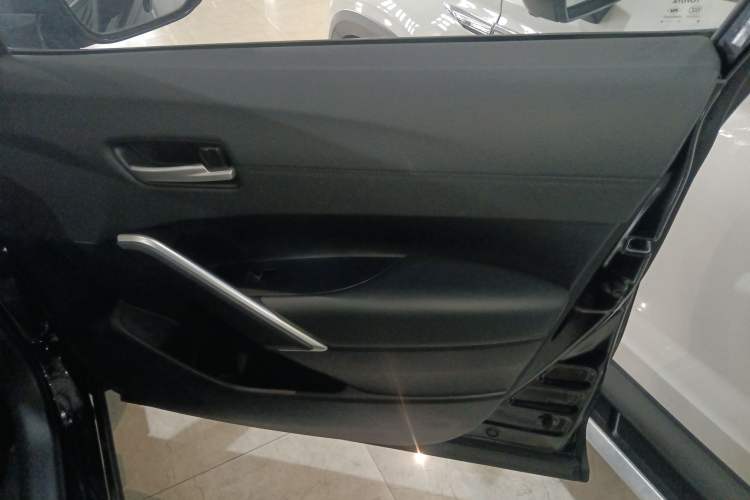 Used Toyota FRONTLANDER 2023 2.0L Smart Electric Hybrid Dual-Engine Deluxe Version
