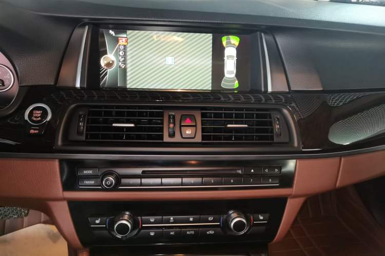 Used BMW 5 Series 2017 525Li Leading Model
