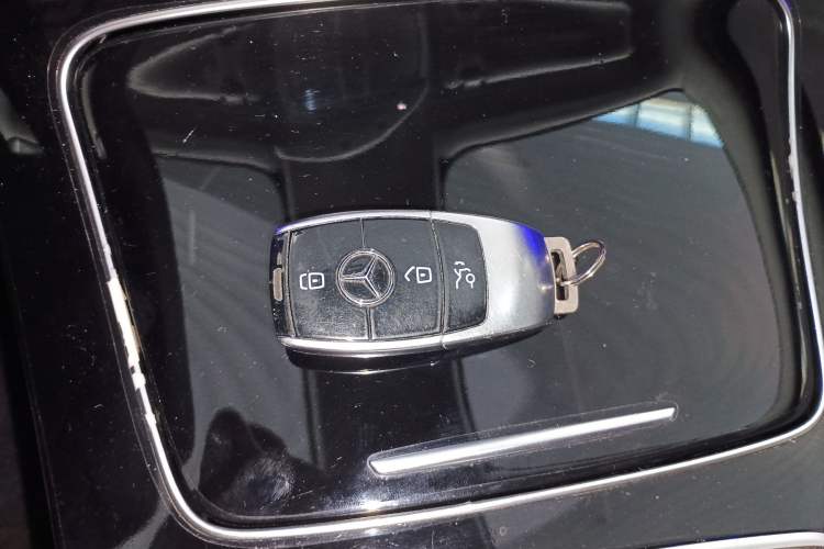 Used Mercedes-Benz E-Class 2016 E 300 L Stylish Model
