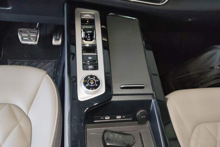 Used Volkswagen Tavendor 2024 380TSI All-Wheel Drive R-Line Cruise Edition
