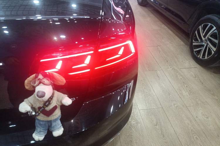 Used Volkswagen Magotan 2023 2 Million Units Limited Edition 330TSI DSG Leading Version
