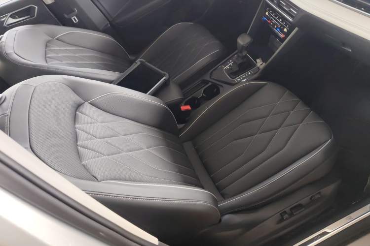 Used Volkswagen Tiguan L 2023 Restyled 330TSI Automatic Two-Wheel Drive R-Line Enhanced Comfort Version
