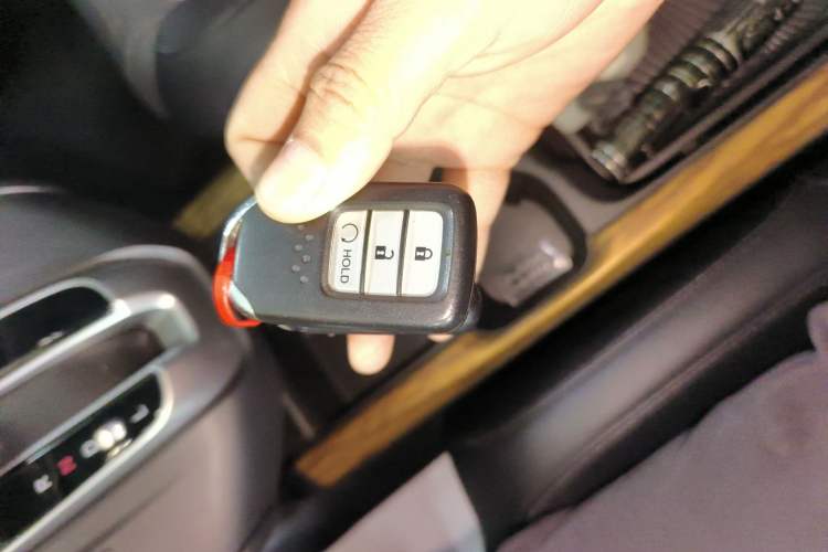 Used Honda CR-V 2017 240TURBO CVT Front-Wheel Drive Fashion Edition