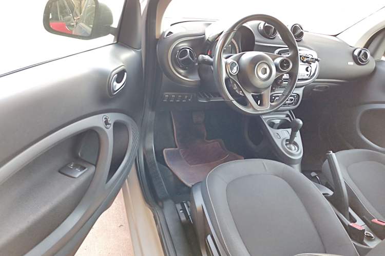 Used  fortwo 2019 0.9T 66kW Hardtop Wind Power Edition China VI
