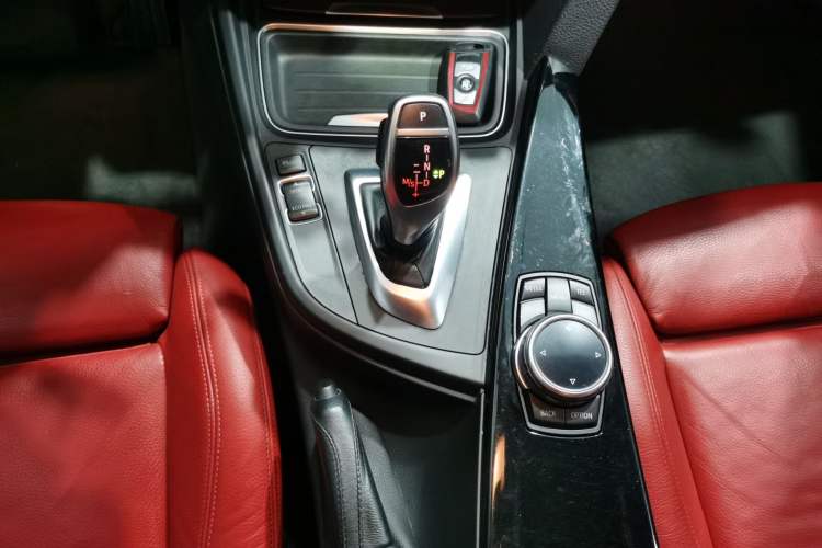 Used BMW 3 Series 2014 320i Sport Design Package
