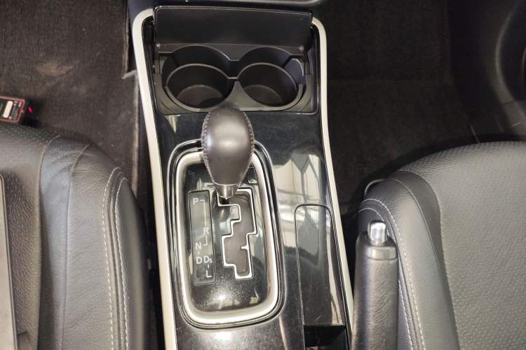 Used Mitsubishi Outlander 2018 2.0L Two-Wheel-Drive Jiale Edition 7-Seater