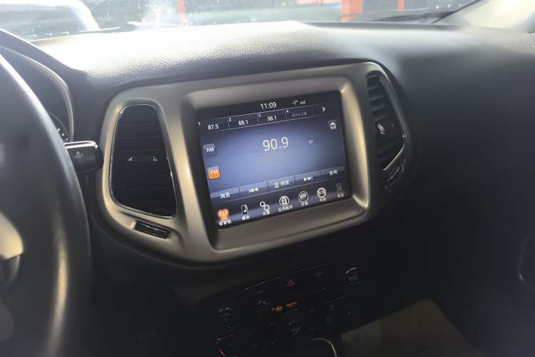 Used  Compass 2017 200T Automatic Family Edition
