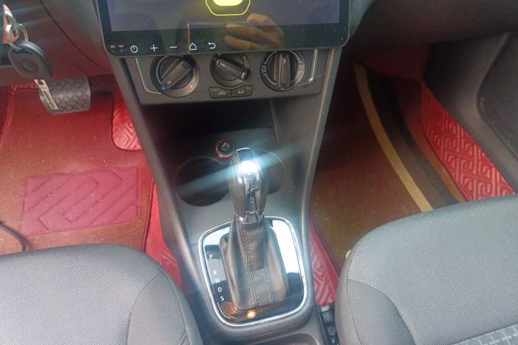 Used Volkswagen Polo 2016 1.6L Automatic Comfort Model
