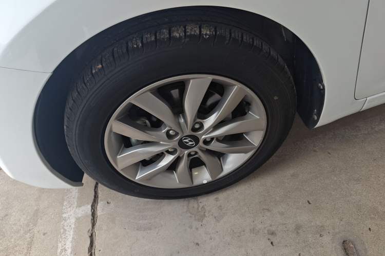 Used Hyundai Elantra 2015 1.6L Automatic Fashion Model