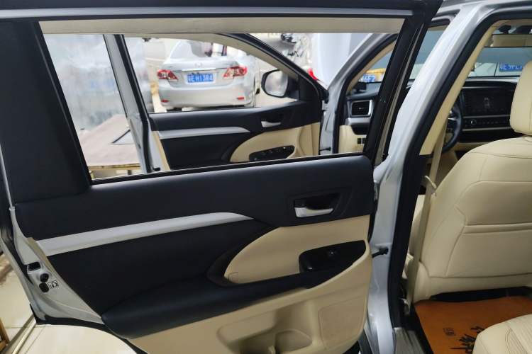 Used Toyota Highlander 2018 2.0T Two-Wheel Drive Elite Version 5 Seats China VI Standard
