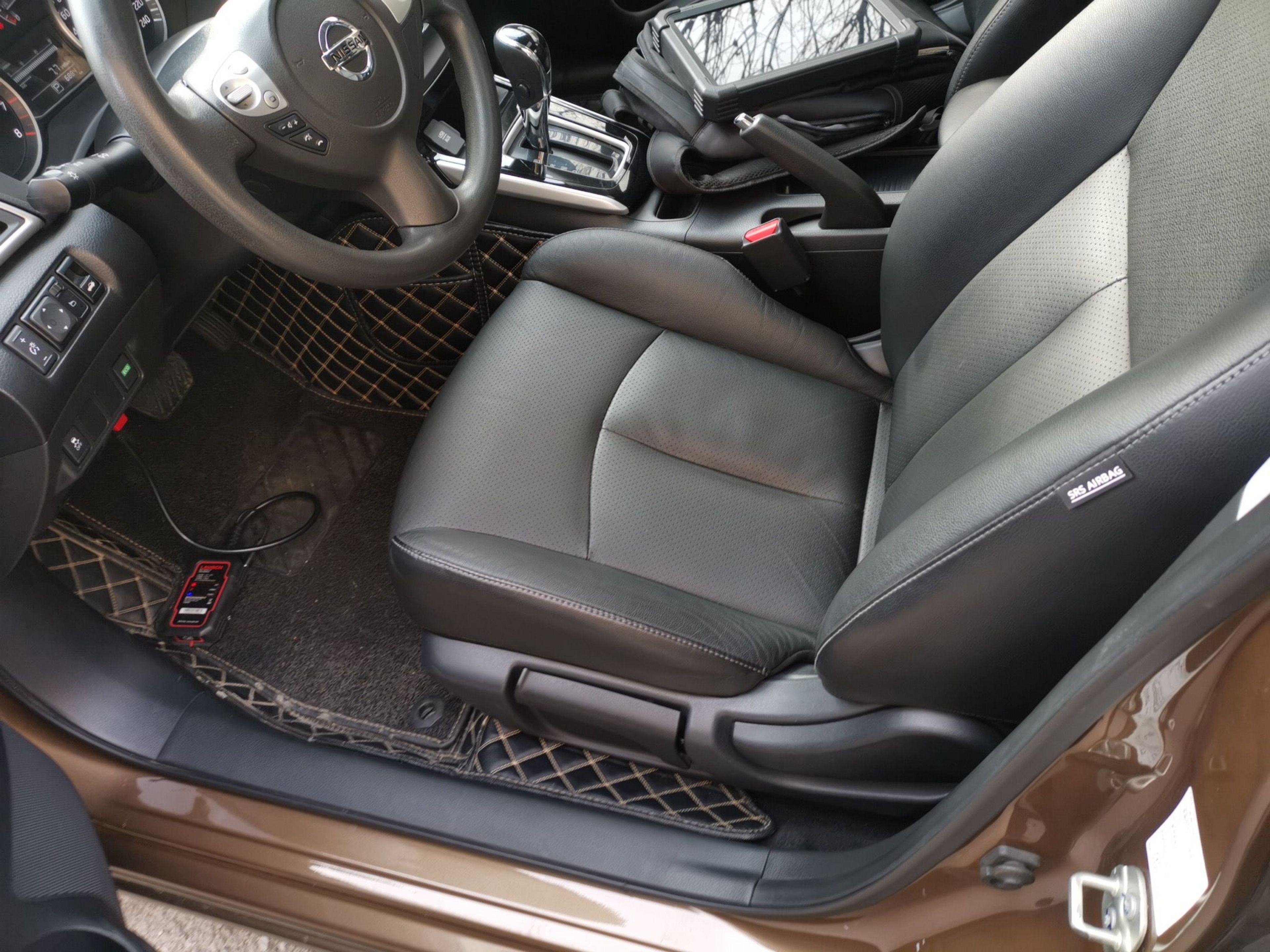 المقاعد الأمامية داخل السيارة