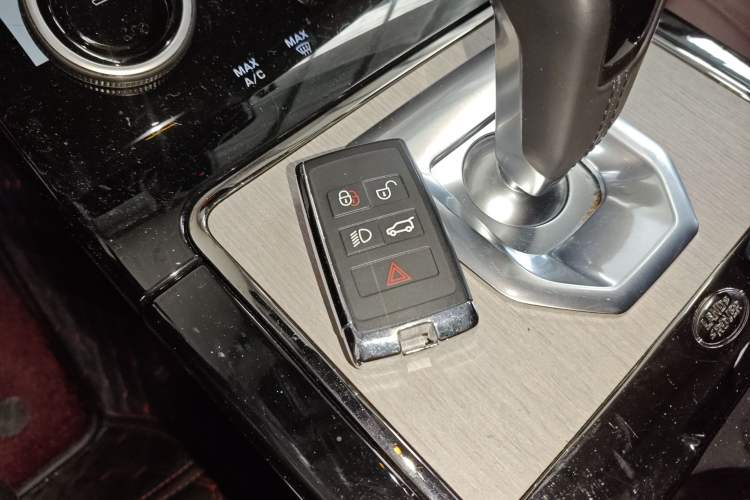 Used Land Rover Range Rover Evoque 2021 Range Rover Velar 249 PS R-Dynamic S Performance Edition