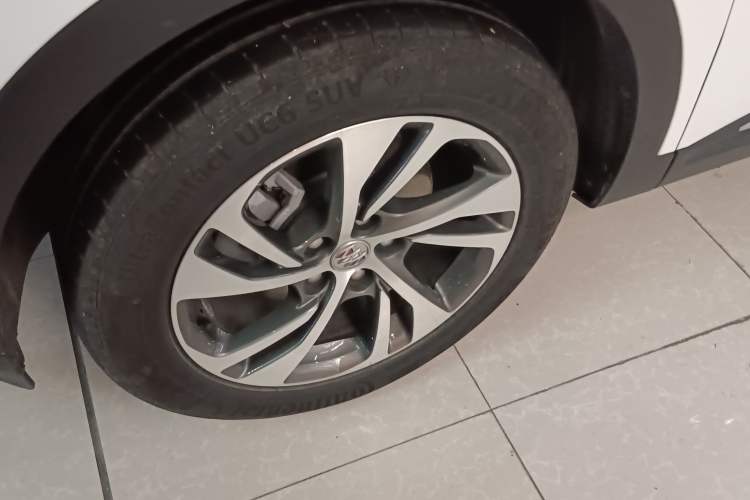 Used Buick Envision 2022 Encore S 552T Two-Wheel-Drive Luxury Model
