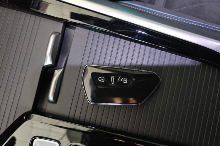 Used Volkswagen Passat 2025 Pro 380TSI Starry Dragon Luxury Edition
