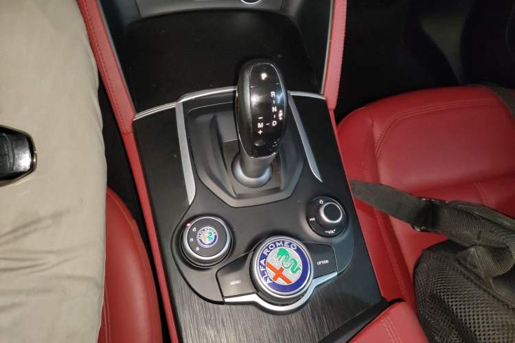 Used Alfa Romeo Stelvio 2017 2.0T 200HP Luxury Edition
