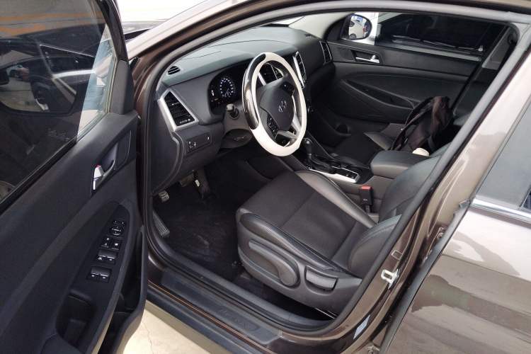 Used Hyundai Tucson 2015 1.6T Dual-Clutch Two-Wheel-Drive Smart Model
