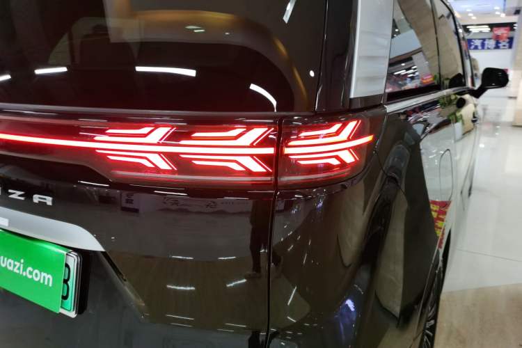 Used Denza D9 2022 DM-i 970 Four-Wheel Drive Flagship Model
