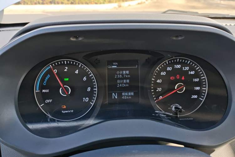 Used Wuling Yangguang 2024 300KM Comfort Version Passenger Van 75kW