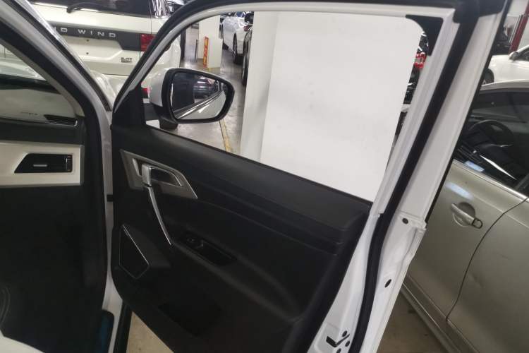 Used Geely Auto Emgrand X7 Sport 2018 1.8TD Automatic Two-Wheel Drive Smart Connect 4G Internet Edition
