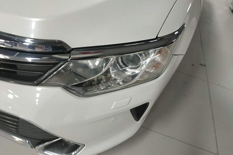 Used Toyota Camry 2015 Dual-Engine 2.5 HG Luxury Navigation Edition
