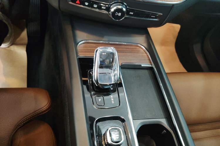 Used Volvo XC60 2022 B5 4x4 Smart Luxury Edition