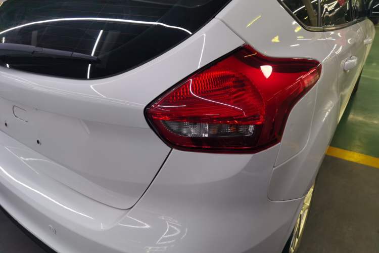 Used Ford Focus 2018 Hatchback Classic 1.6L Automatic Trendy SmartDrive Edition
