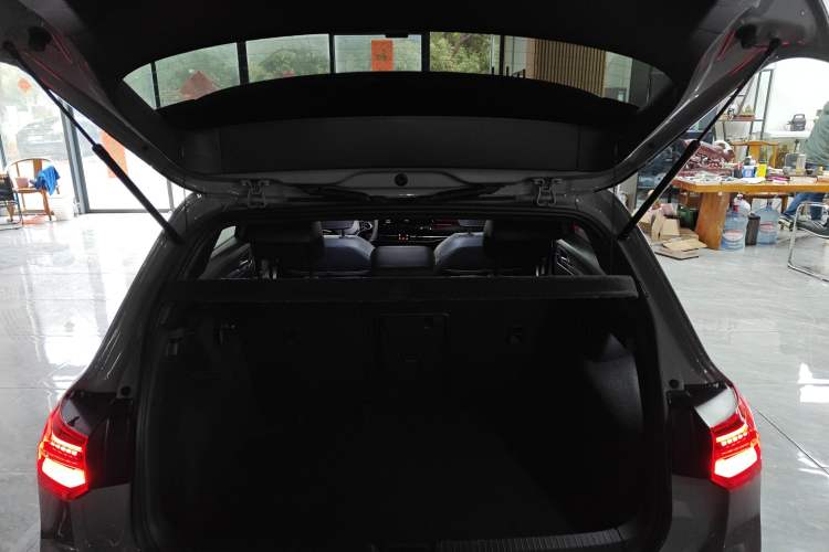 Used Volkswagen Golf 2024 280TSI DSG R-Line 50th Anniversary Edition