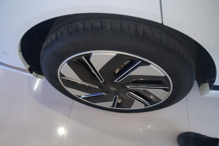 Used  eπ008 2024 210Max Range-Extended Version 6 Seats