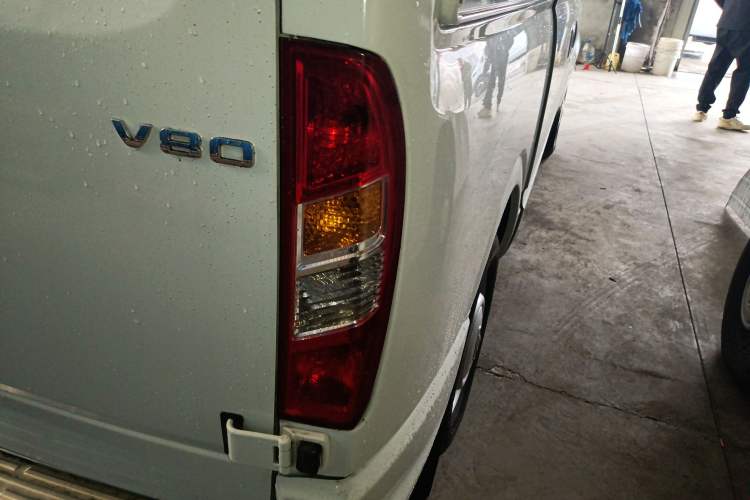 Used SAIC MAXUS Xintu V80 2023 2.0T Manual Classic Aoyuntong Short Wheelbase Ultra-Low Roof 5/6-Seater
